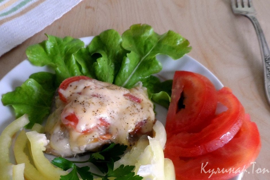 Сельдь, тушеная с овощами и сыром