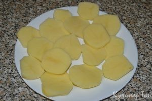 Скумбрия на картофельной подушке с лимоном
