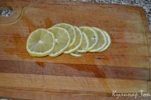 Скумбрия на картофельной подушке с лимоном
