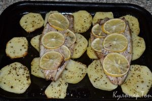 Скумбрия на картофельной подушке с лимоном