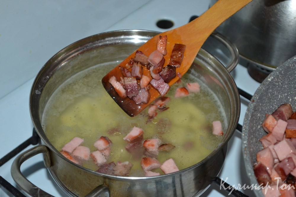 Солянка с копченой говядиной