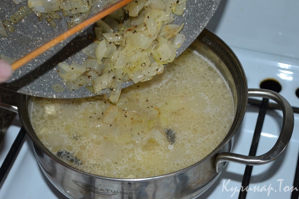 Суп из консервированного сырка с рисом