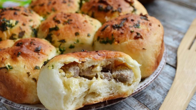 Сырные русские булочки с мясной начинкой Сырные русские булочки с мясной начинкой