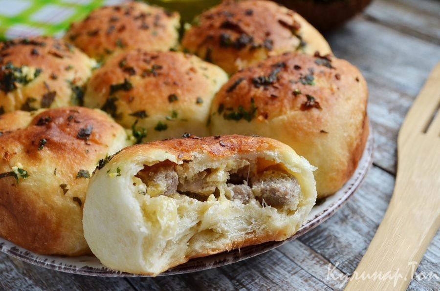 Сырные русские булочки с мясной начинкой