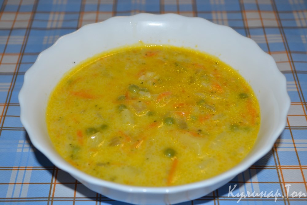 Суп с овощами и плавленый сыром