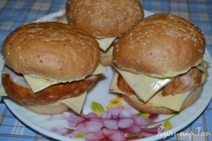 Бургеры с куриной колбасой