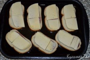 Горячие бутерброды с колбасой и сыром