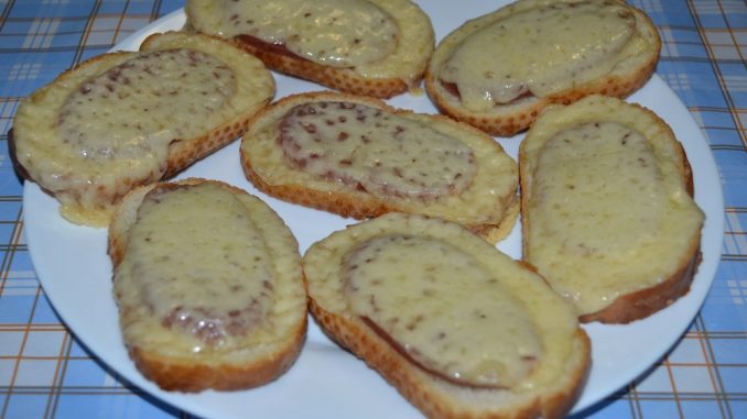 Бутерброды с колбасой и сыром-07 Горячие бутерброды с колбасой и сыром