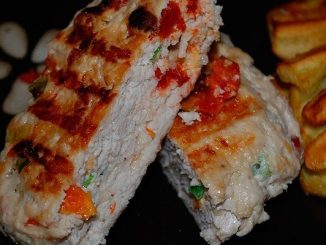 Котлеты из индейки с помидорами и сыром