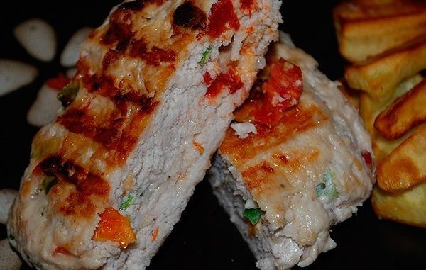 Котлеты из индейки с помидорами и сыром Котлеты из индейки с помидорами и сыром
