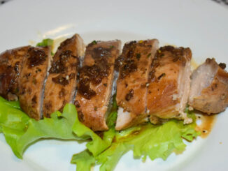 Маринованная куриная грудка, запеченная в духовке