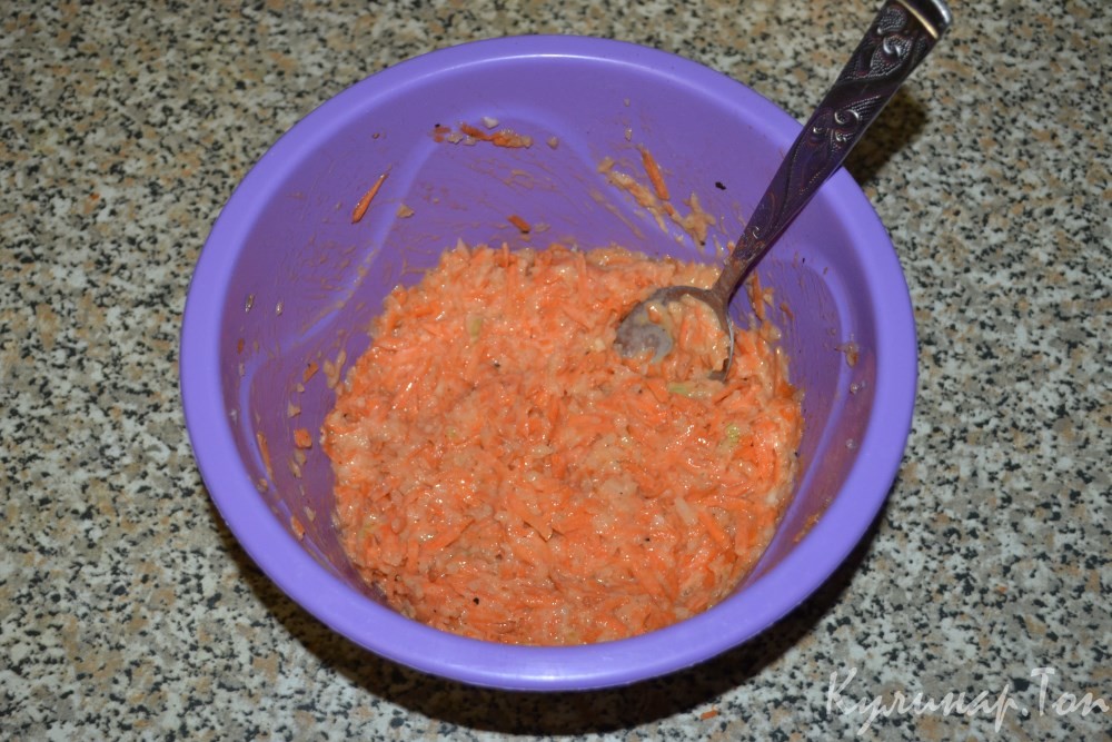Морковные оладьи с луком