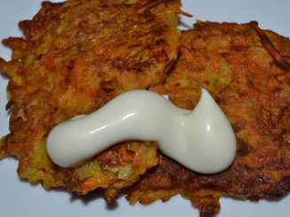 Морковные оладьи с луком