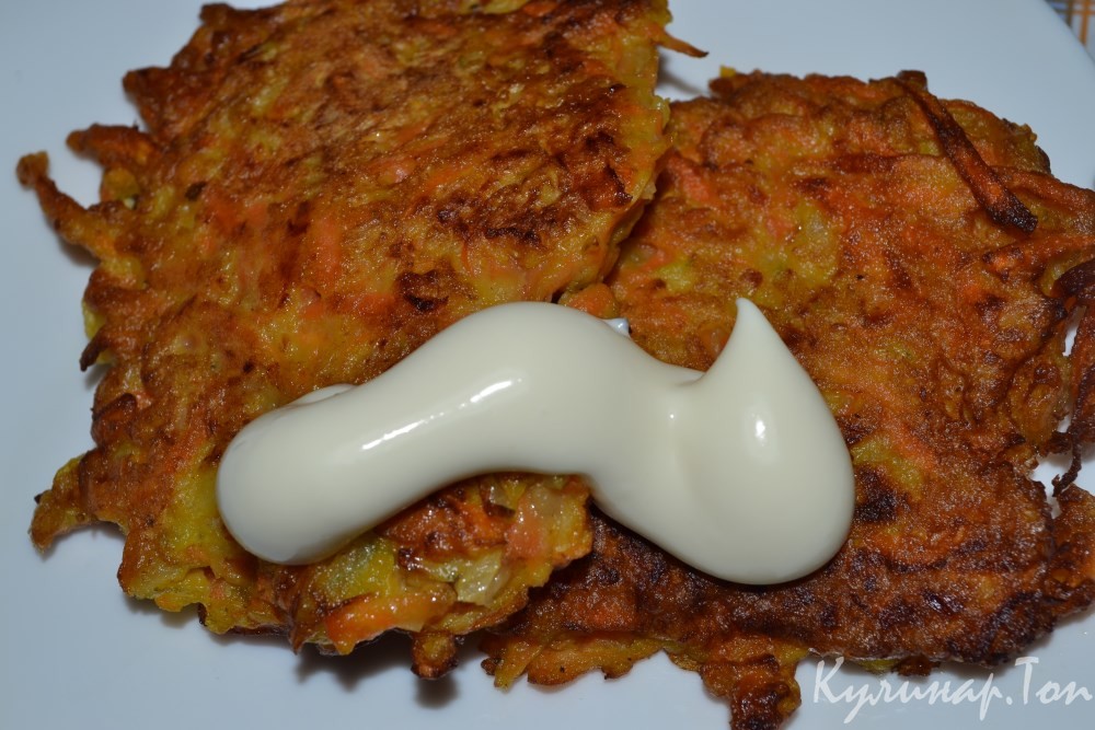 Морковные оладьи с луком