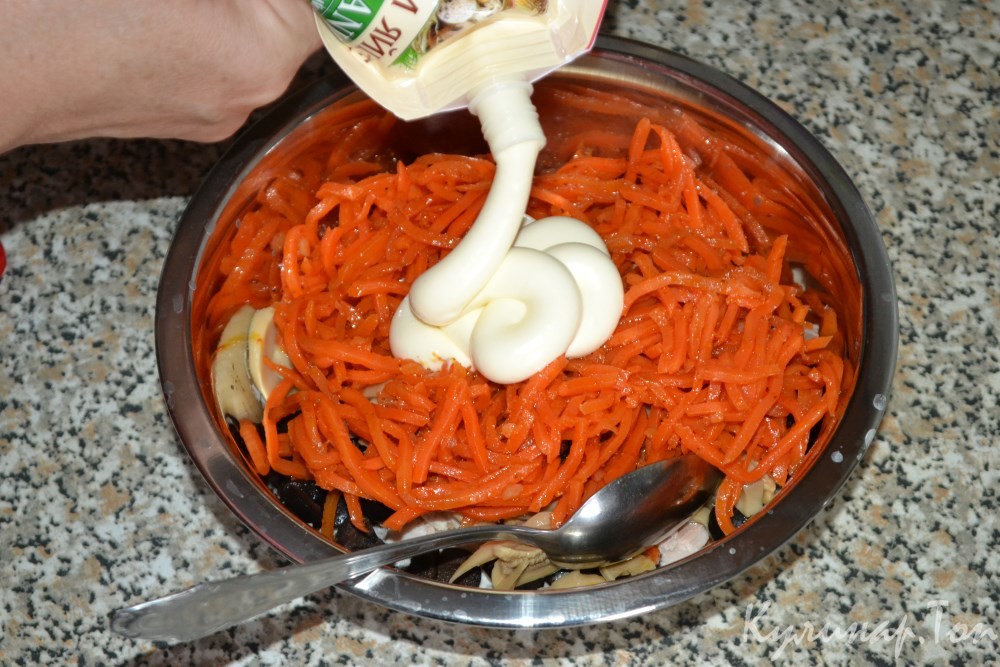 Мясной салат с шампиньонами и морковью по-корейски