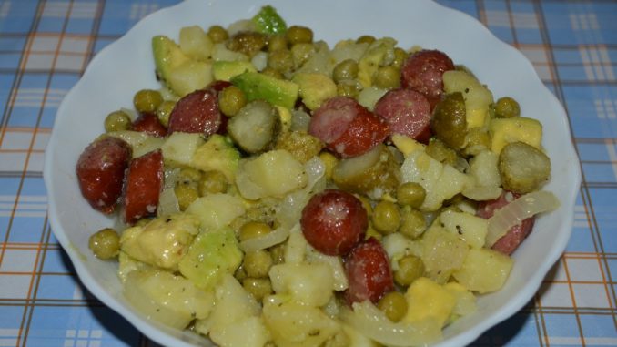 Немецкий картофельный салат с колбасками и авокадо-05 Немецкий картофельный салат с колбасками и авокадо