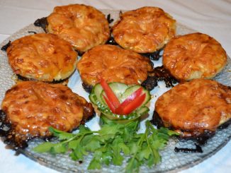 Отбивные из говядины с сыром и ананасом