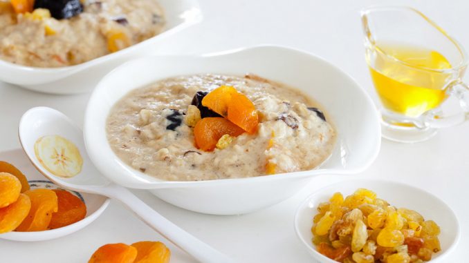 Овсяная каша с курагой и черносливом Овсяная каша с курагой и черносливом