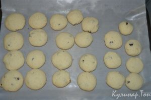 Песочное печенье с изюмом