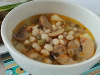 Постный суп с фасолью и грибами