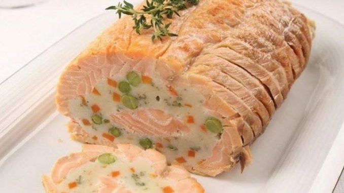 Праздничный рулет из лосося Праздничный рулет из лосося