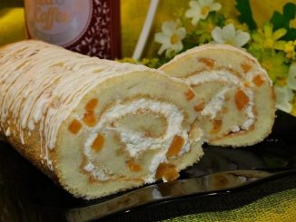 Рулет с творожным сыром и абрикосами