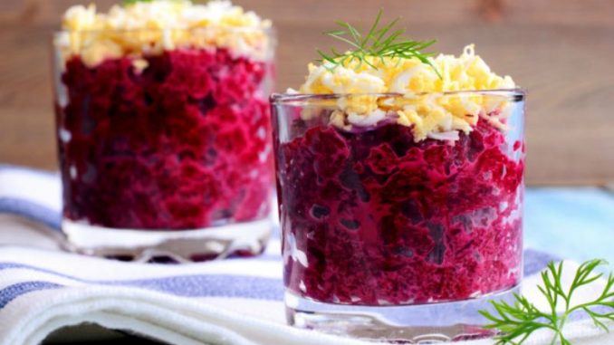 Салат из свеклы с сыром и черносливом Салат из свеклы с сыром и черносливом