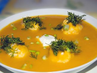 Суп с тыквой и куриными фрикадельками