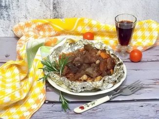 Свинина в вине с овощами и белой фасолью