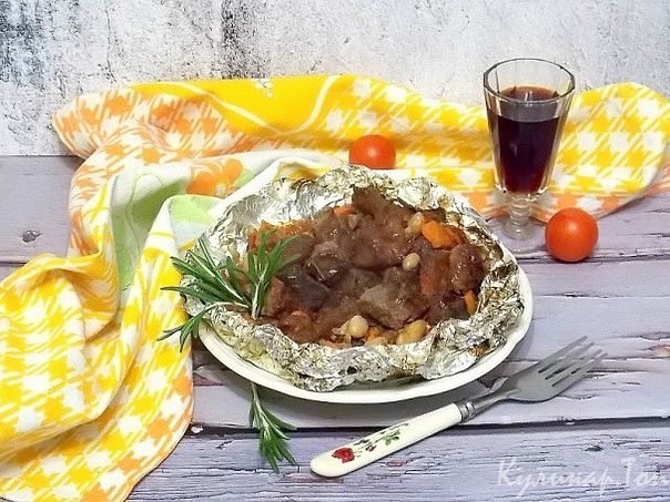 Свинина в вине с овощами и белой фасолью