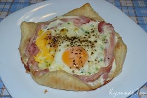 Яичница в слоеном тесте