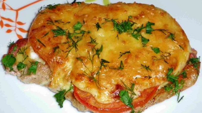Запеченное мясо с помидорами и сыром Запеченное мясо с помидорами и сыром