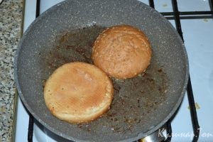 Бургеры с жареным беконом