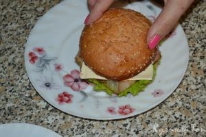 Бургеры с жареным беконом
