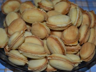Орешки с вареной сгущенкой
