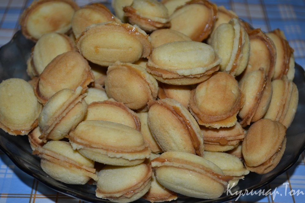 Орешки с вареной сгущенкой