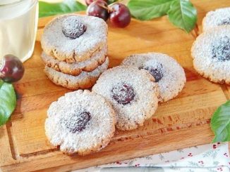 Овсяное печенье с орехами и вишней