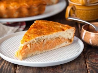 Пирог с капустой и икрой