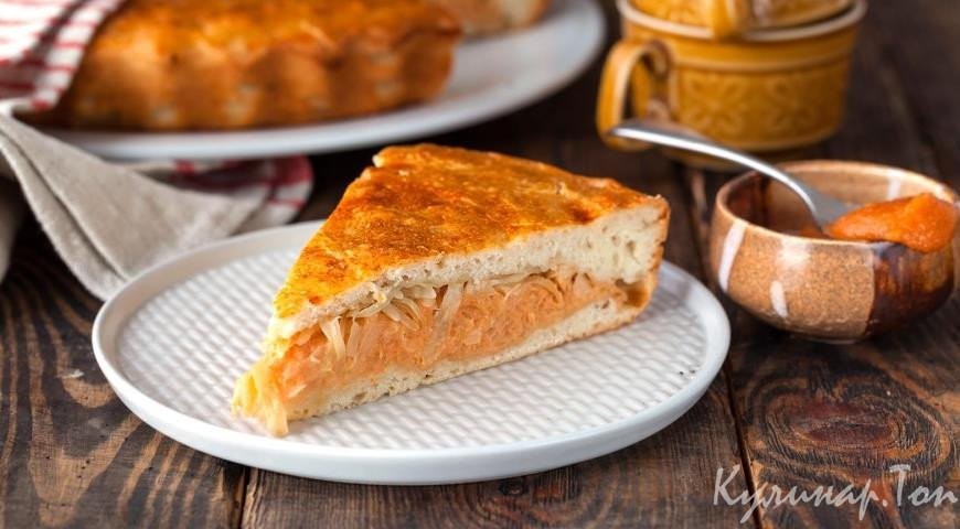 Пирог с капустой и икрой