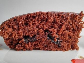 Постный шоколадный манник с черносливом