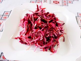 Салат из свежей моркови и свеклы