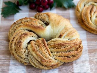 Слоеные плюшки с ореховой начинкой