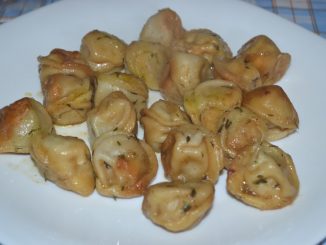 Жареные пельмени с соевым соусом