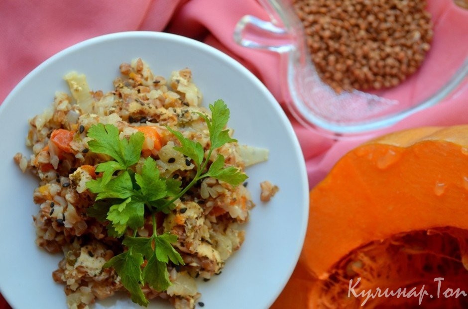 Запеченная гречневая каша с курицей и тыквой