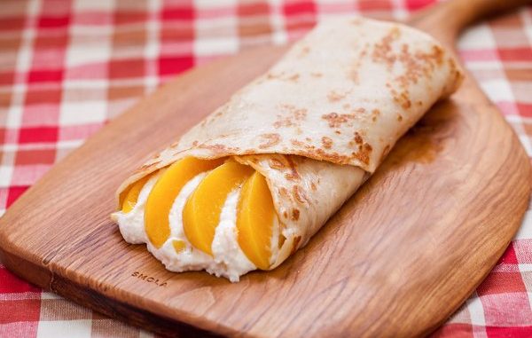 Блины с творогом и персиками Блины с творогом и персиками