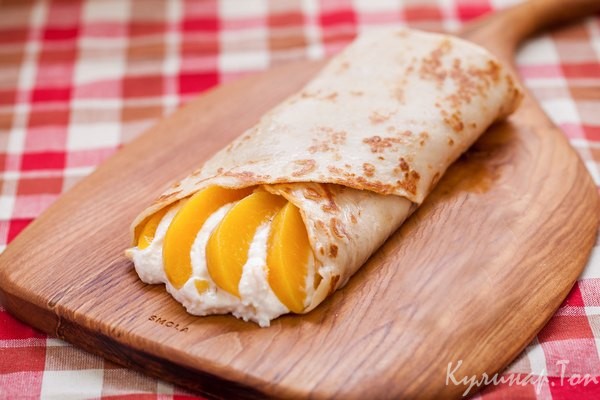 Блины с творогом и персиками
