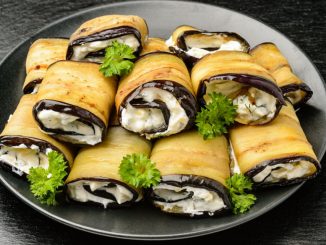 Фирменные рулетики из баклажана