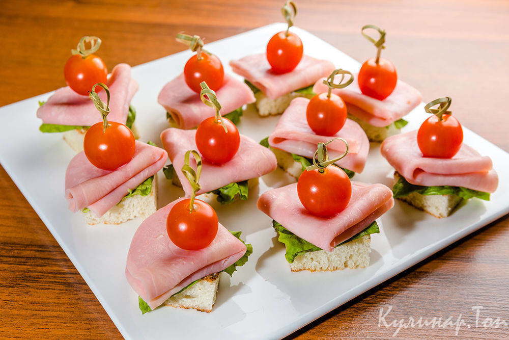 Канапе из ветчины, сыра и черри