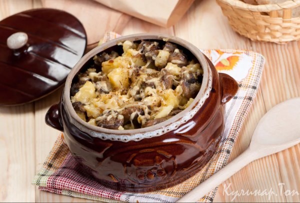 Мясо в горшочке с шампиньонами и сыром