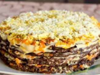 Печеночный торт с яйцом и морковью